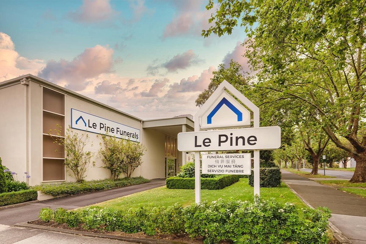 Le Pine Glen Waverley Sign